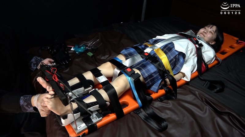 加護まり❤【足裏】「制服のまりちゃんに足枷拘束くすぐりで足裏開発！」WAKA-087加護まり 3[くすぐり]評価