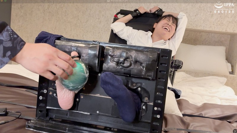 谷田かりな❤「【くすぐり】足枷拘束でも大暴れ！ぐったりするまでくすぐりつくす！」わかしラボWAKA-083谷田かりな（3）[くすぐり]評価